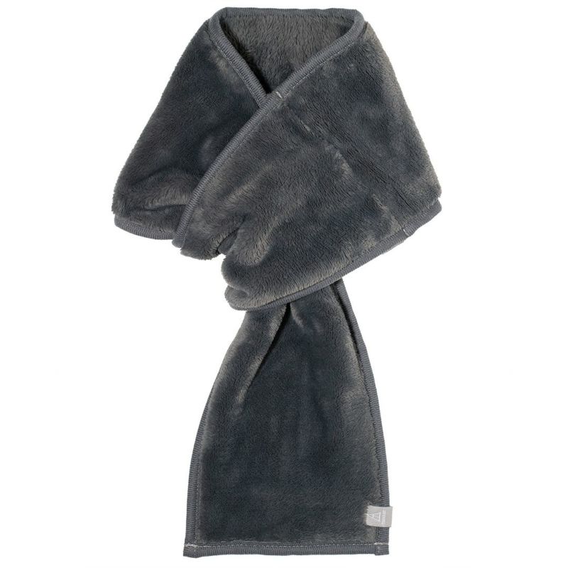 チャコール色の3秒マフラー。フリース素材のミニマフラーの単体写真。