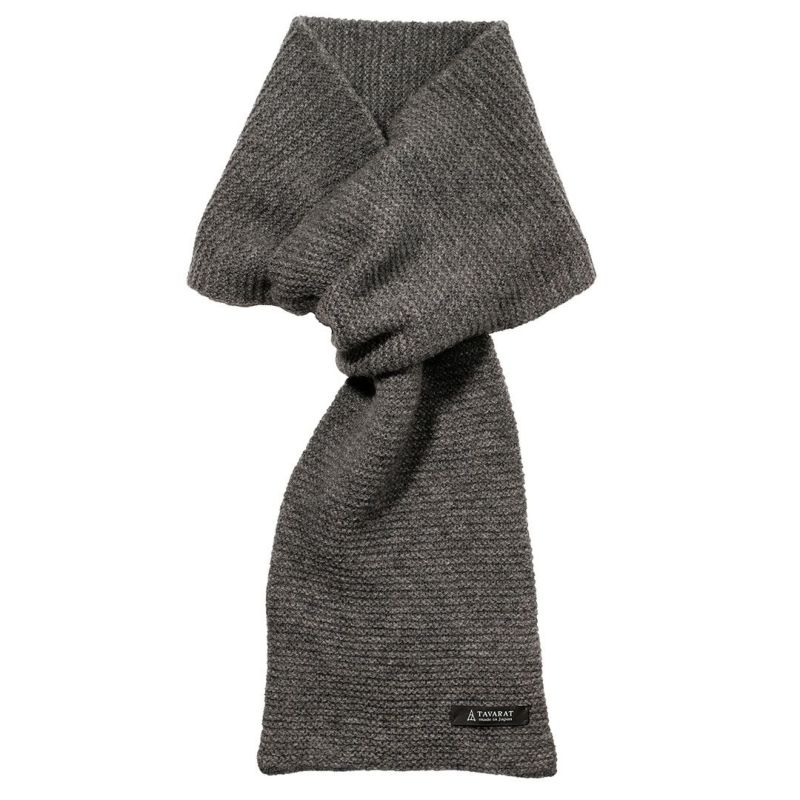 グレー色のラムウール混紡タック編み 3秒マフラーの単体写真。